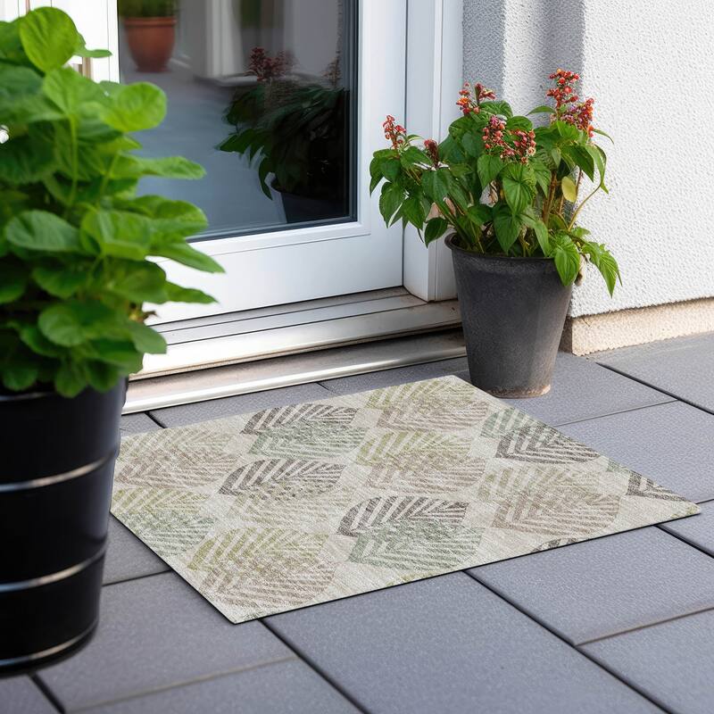 Machine Washable Indoor/ Outdoor Chantille Casual Palm Rug - Beige - 1'8" x 2'6"