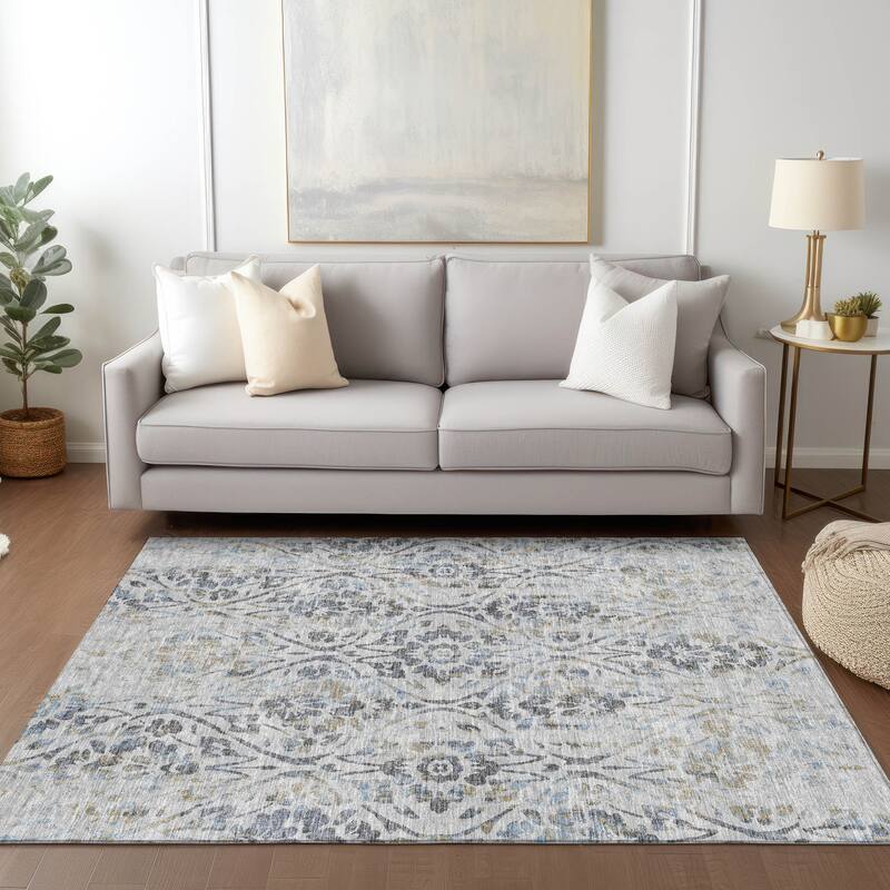 Machine Washable Indoor/ Outdoor Chantille Distressed Traditional Rug
