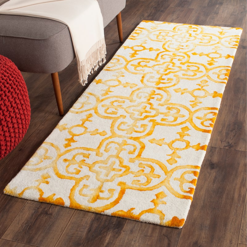 SAFAVIEH Handmade Dip Dye Reintraut Watercolor Vintage Boho Wool - 2' 3" x 6' - Ivory/Gold - Runner