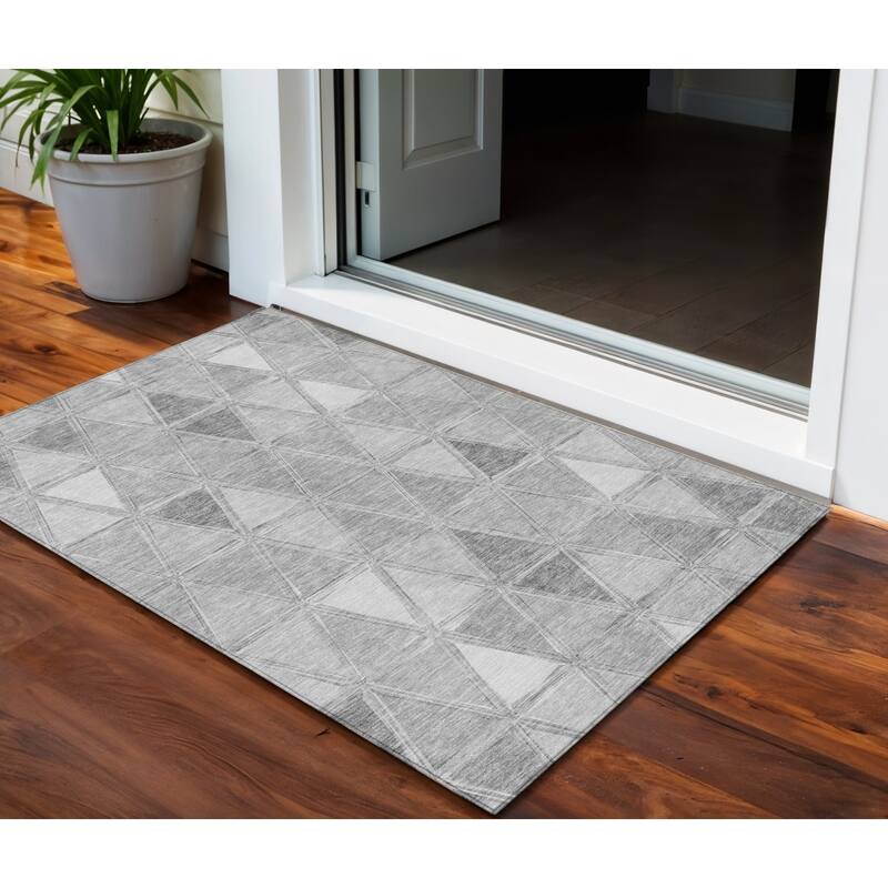 HomeRoots Geometric Transitional Rectangle Outdoor Rug - 3' x 5'