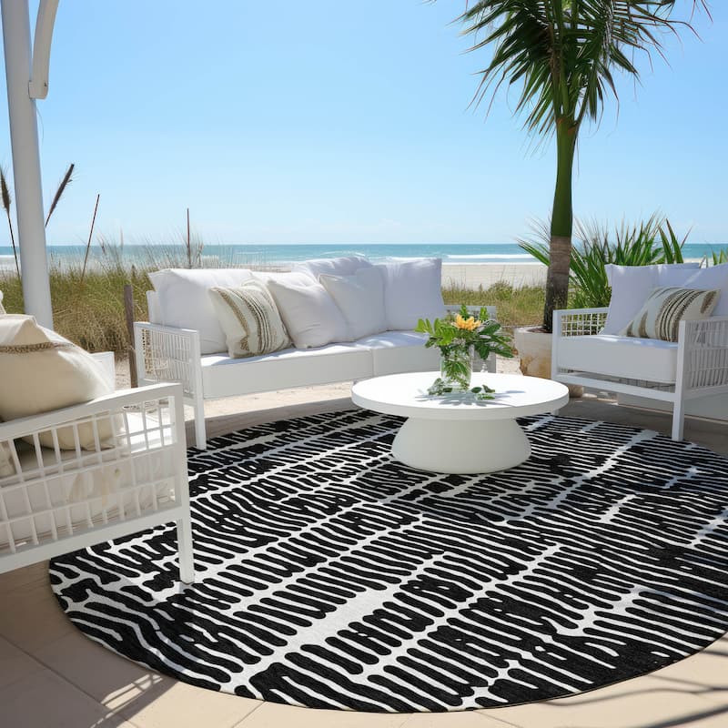 Machine Washable Indoor/ Outdoor Chantille Modern Abstract Rug - Black - 8' x 8'