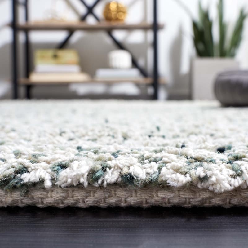SAFAVIEH Handmade Ortanta Shag Bibeta Wool Rug