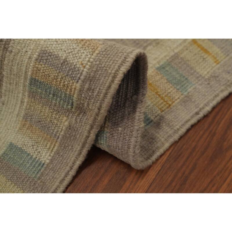 Hand Woven Southwestern Wool Grey Geometric Area Rug - 5' 10'' X 4' 1''
