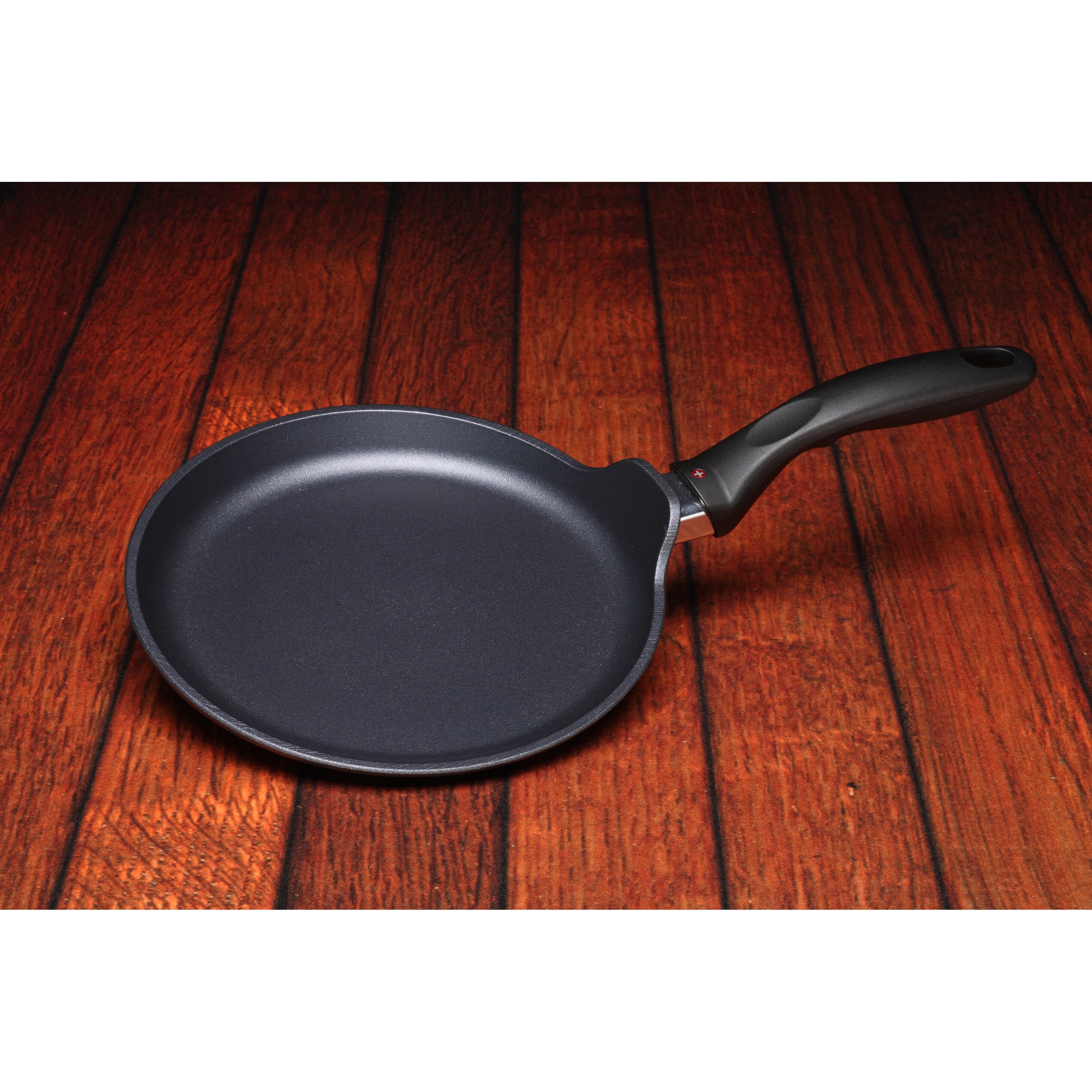 https://ak1.ostkcdn.com/images/products/is/images/direct/c046bf17fbb3f06268d0bbeff0c1451367d1d5fe/HD-Crepe-Pan---9.5%22-%2824-cm%29.jpg