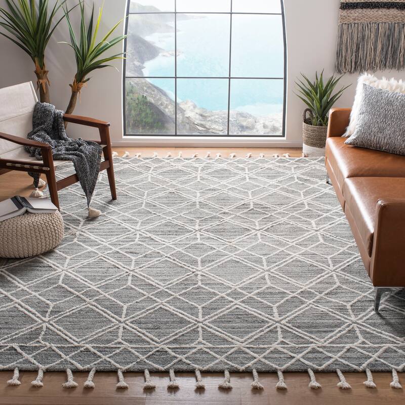 SAFAVIEH Handmade Casablanca Shag Dalija Tribal Wool Rug - 9' x 12' - Grey/Ivory