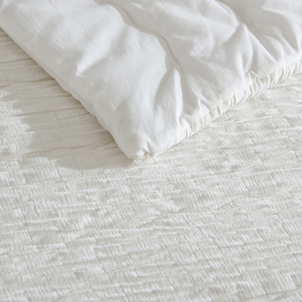 Vera Wang Ruched Chenille Natural/Ivory Quilt & Shams Bed Bath
