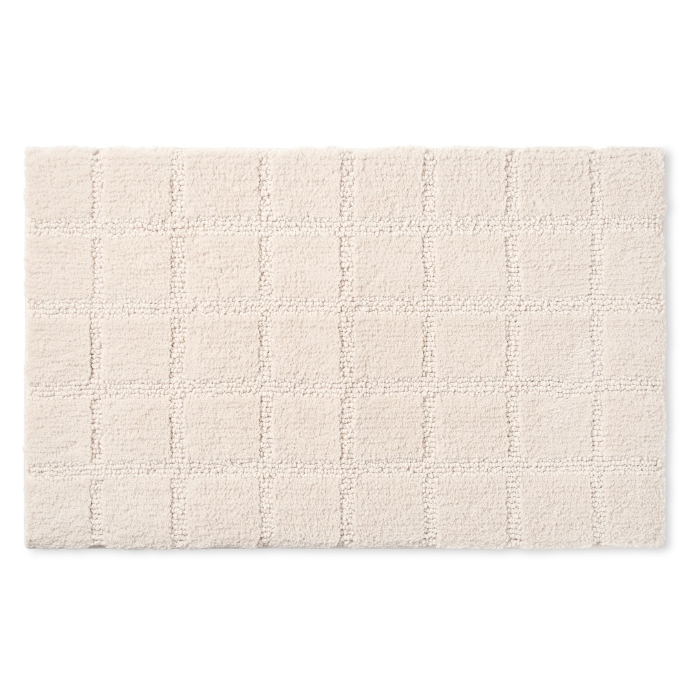 TOWN & COUNTRY EVERYDAY Ultra Plush Solid Tufted Windowpane Bath Mat, Tufted Floor Mat, Non-Slip Backing, Machine Washable