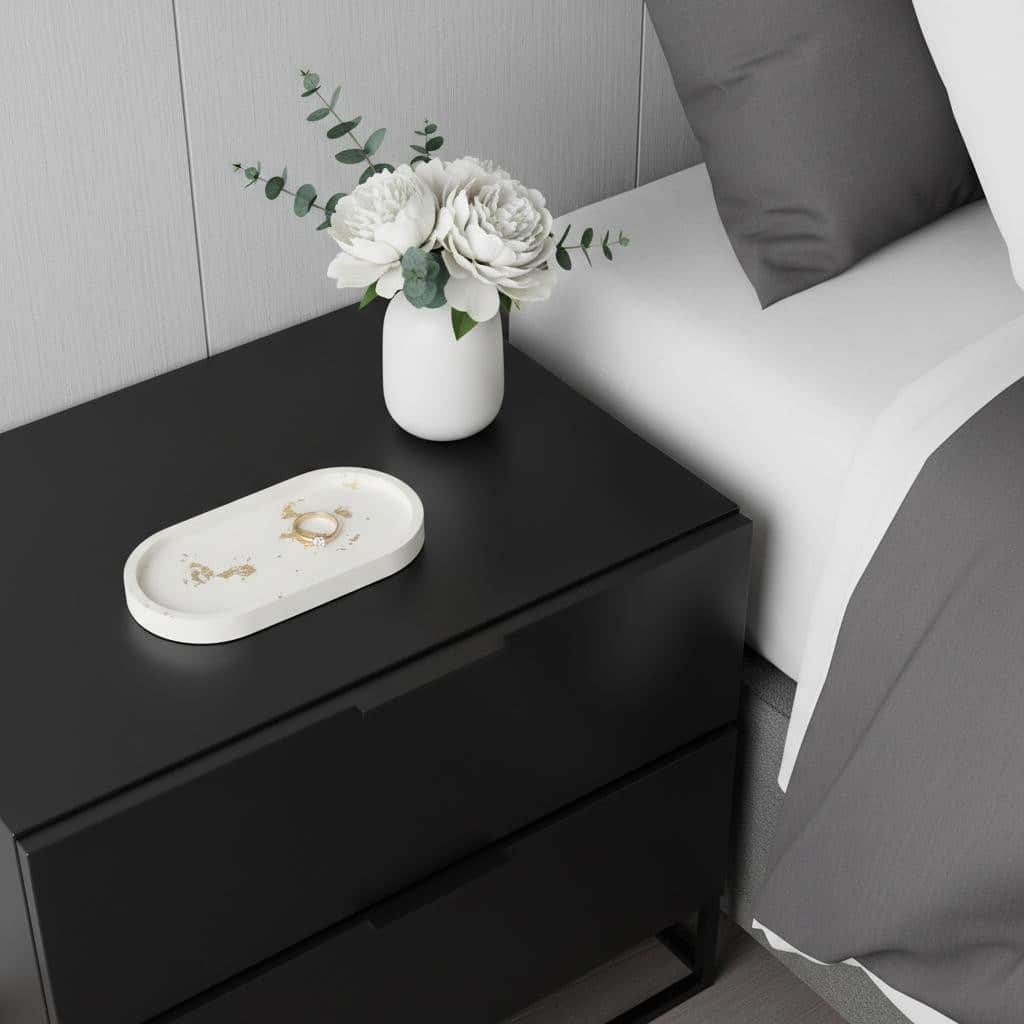 HomeRoots 7" White And Gold Resin Handmade Oval Trinket Tray - 7.10 in. x 0.50 in. x 3.80 in.