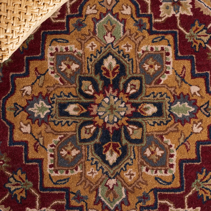 SAFAVIEH Handmade Heritage Tieneke Traditional Wool Rug