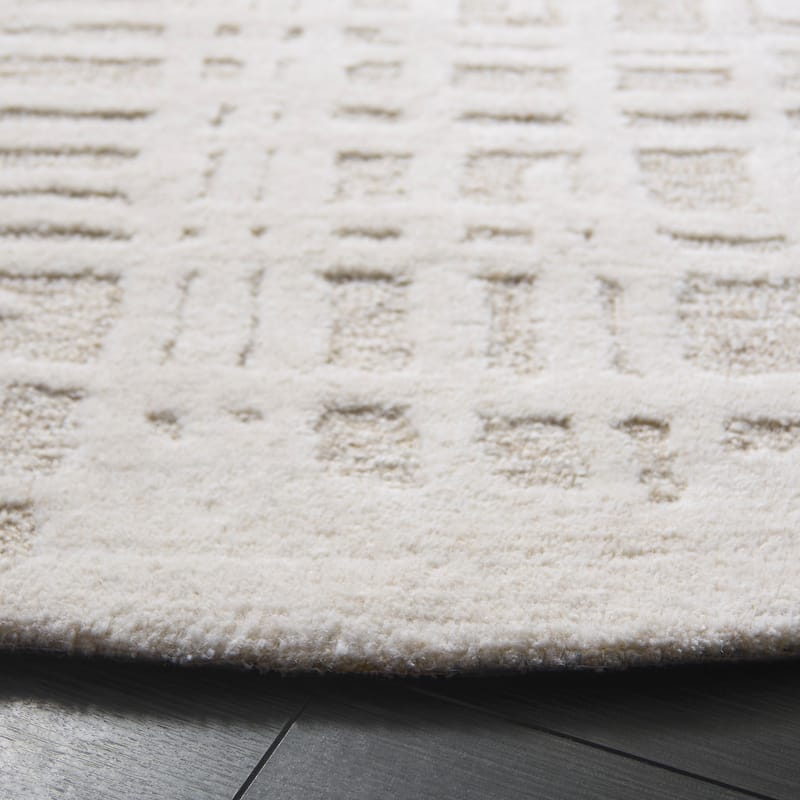 SAFAVIEH Handmade Ebony Ishbel Wool Rug