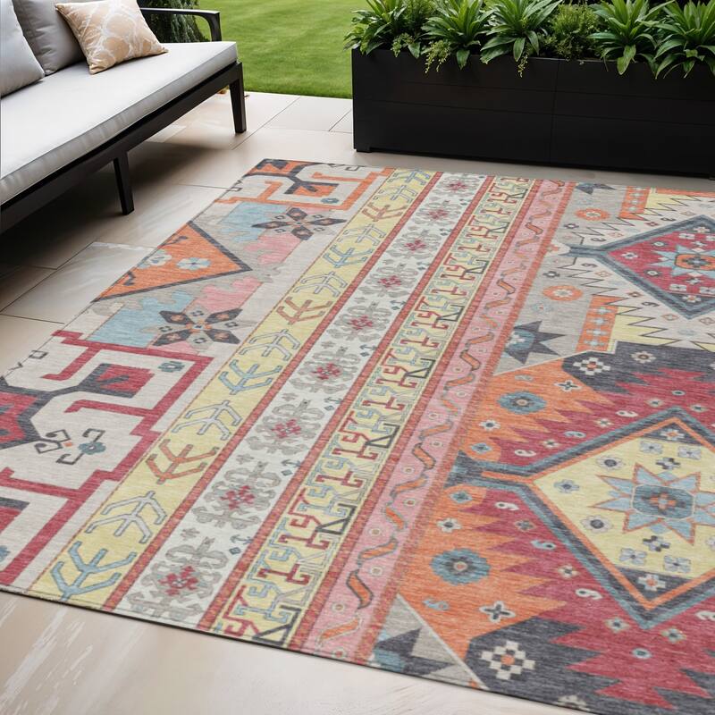 HomeRoots Aztec Transitional Rectangle Outdoor Rug - 5' X 8'