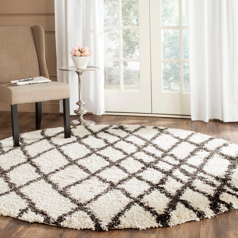 SAFAVIEH Belize Shag Nydia 2-inch Thick Rug - 6'7" Round - Ivory/Charcoal