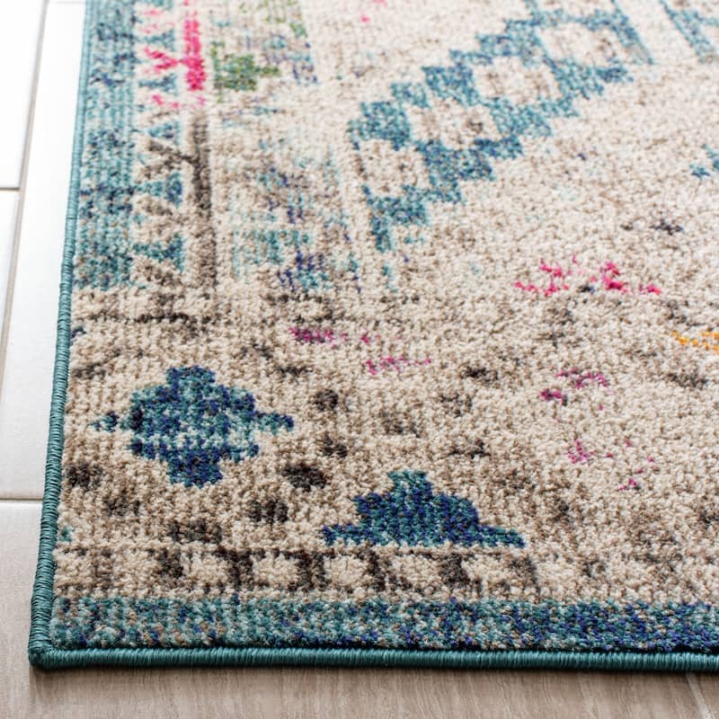 SAFAVIEH, Madison Hortensia Boho Diamond Distressed Rug