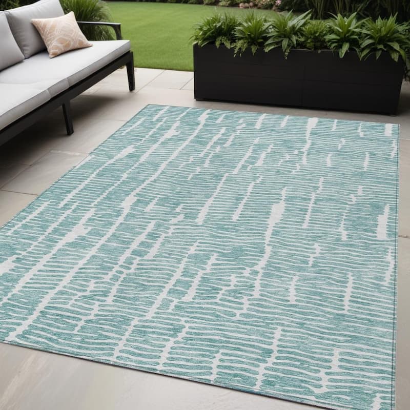 HomeRoots Abstract Transitional Rectangle Outdoor Rug - 5' X 8'
