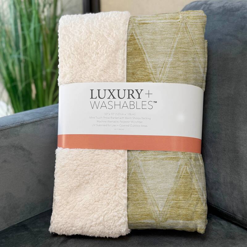 Premium Machine Washable Modern Diamonds Sherpa Throw Blanket