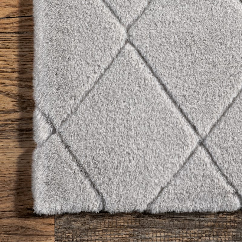 Nuloom Amy SuperiorWash Casual Faux Rabbit Machine Washable Area Rug