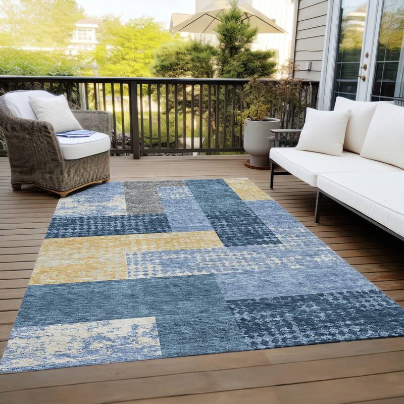 Machine Washable Indoor/ Outdoor Modern Blocks Chantille Rug