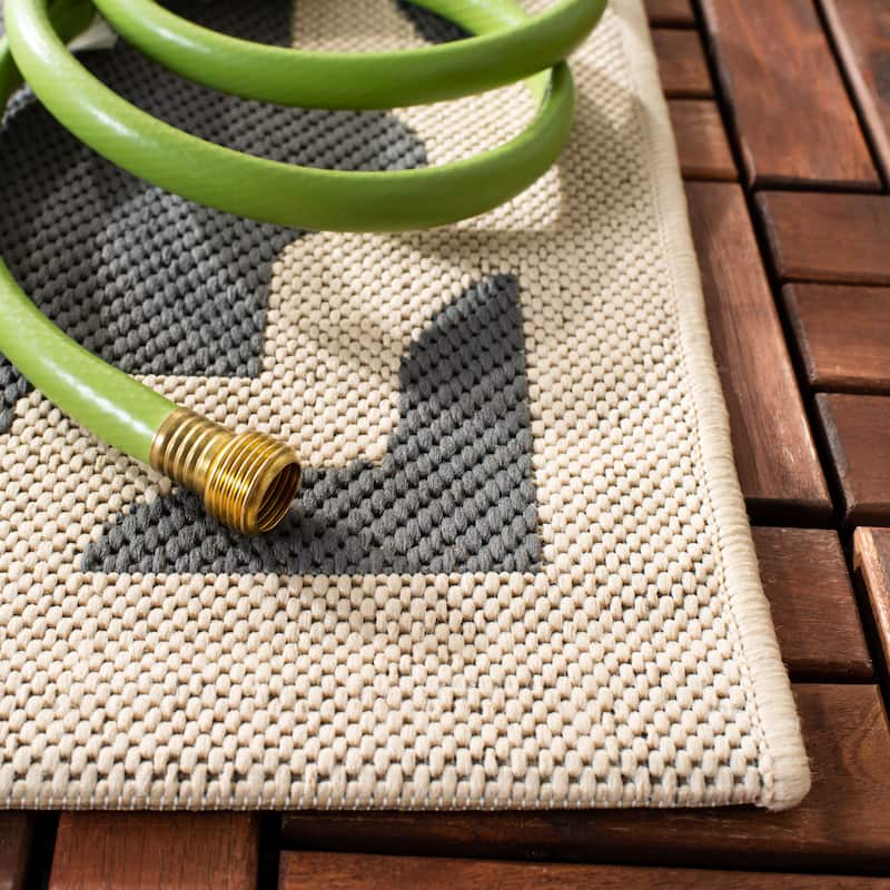 SAFAVIEH Courtyard Dorthey Indoor/ Outdoor Waterproof Patio Backyard Rug