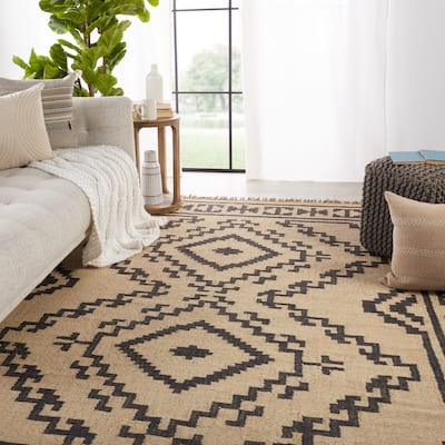 Effia Handmade Tribal Beige/ Black Area Rug