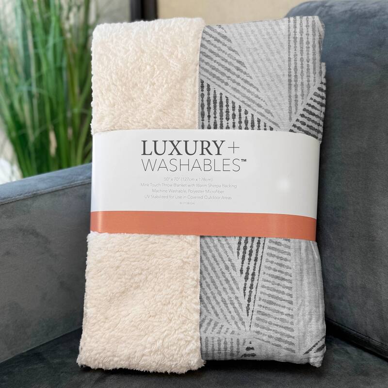 Premium Machine Washable Modern Geo Sherpa Throw Blanket