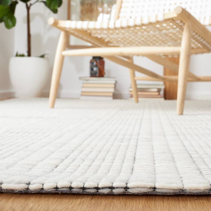 SAFAVIEH Handmade Marbella Sama Stripe Wool Rug