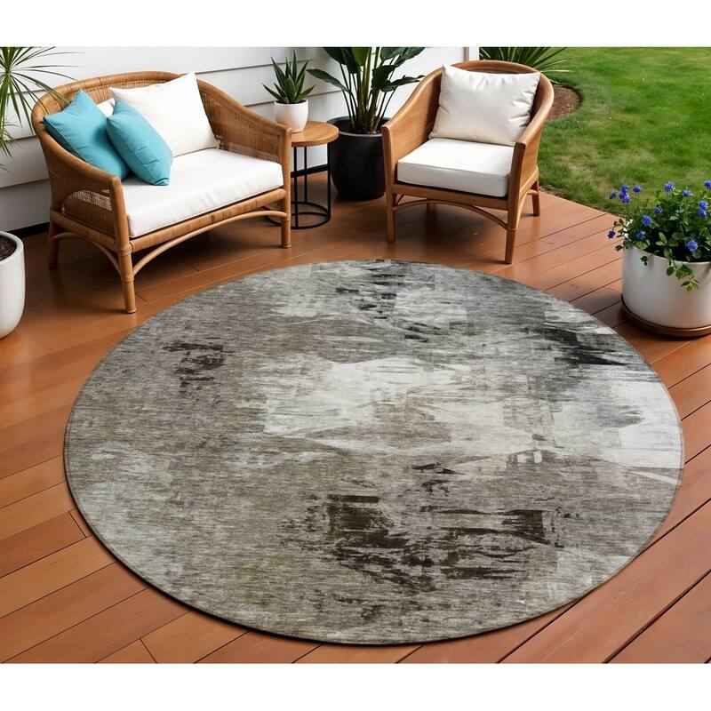 HomeRoots Abstract Transitional Rectangle Outdoor Rug - 8' Round