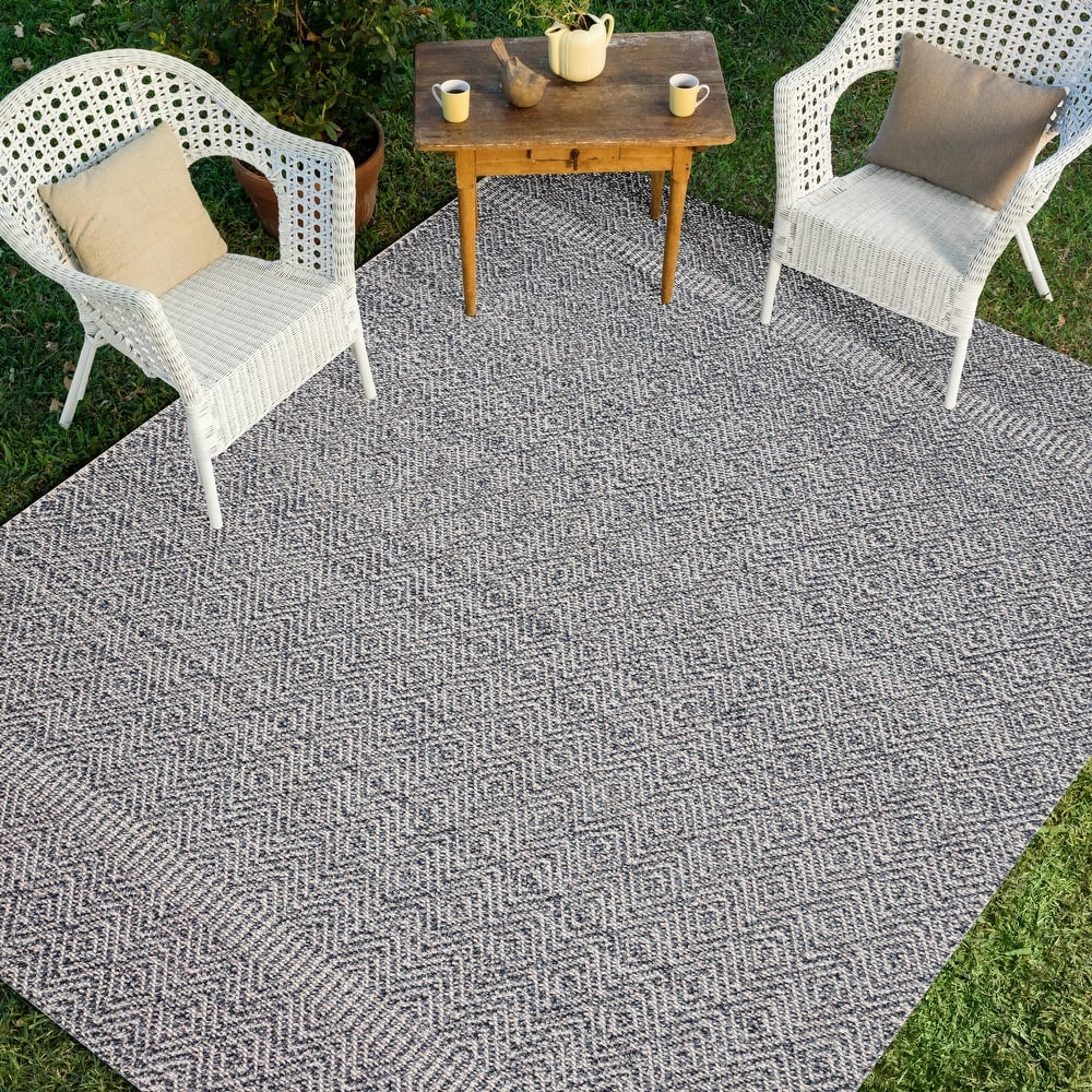 Alexander Home Denise Diamond Textured Indoor / Outdoor Area Rug