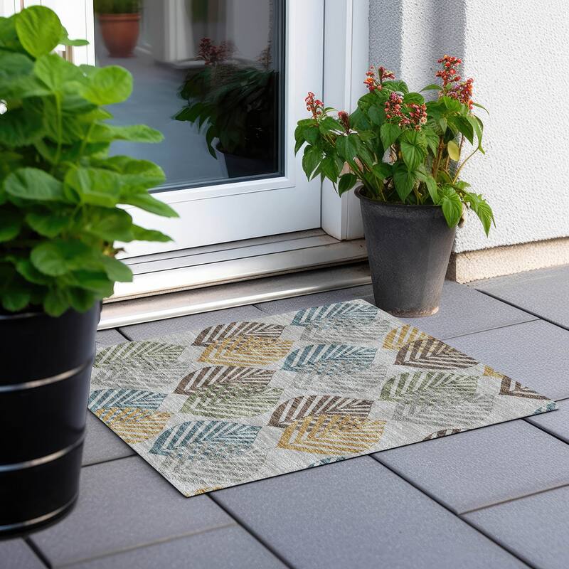 Machine Washable Indoor/ Outdoor Chantille Casual Palm Rug - Gray - 1'8" x 2'6"