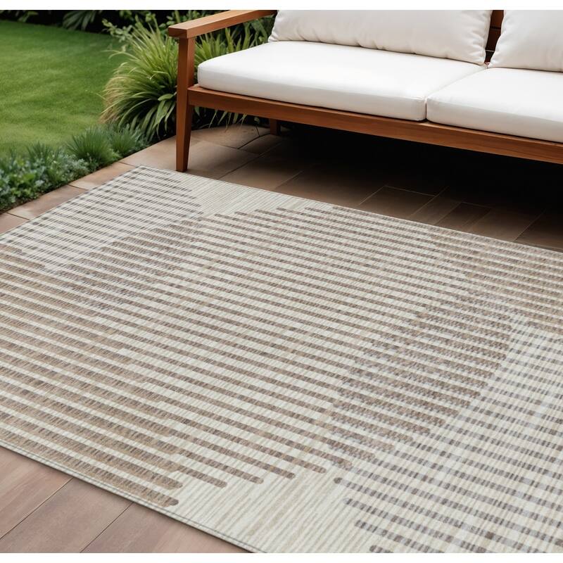 HomeRoots Geometric Transitional Rectangle Outdoor Rug - 9' X 12'