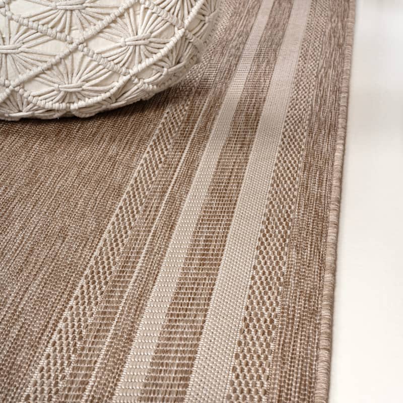 JONATHAN Y Athena Traditional Casual Pinstripe Border Indoor/Outdoor Area Rug