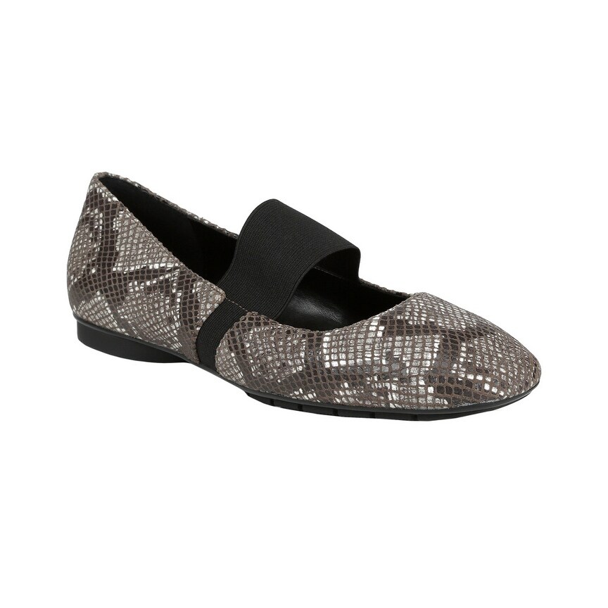 donald pliner flat shoes