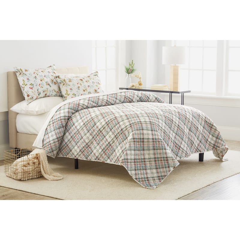 Pinecones & Berries Cotton Quilt Set - Reversible and Machine Washable