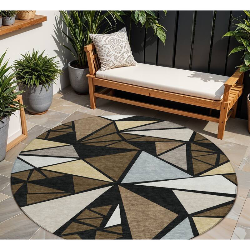 HomeRoots Geometric Transitional Rectangle Outdoor Rug - 8' Round