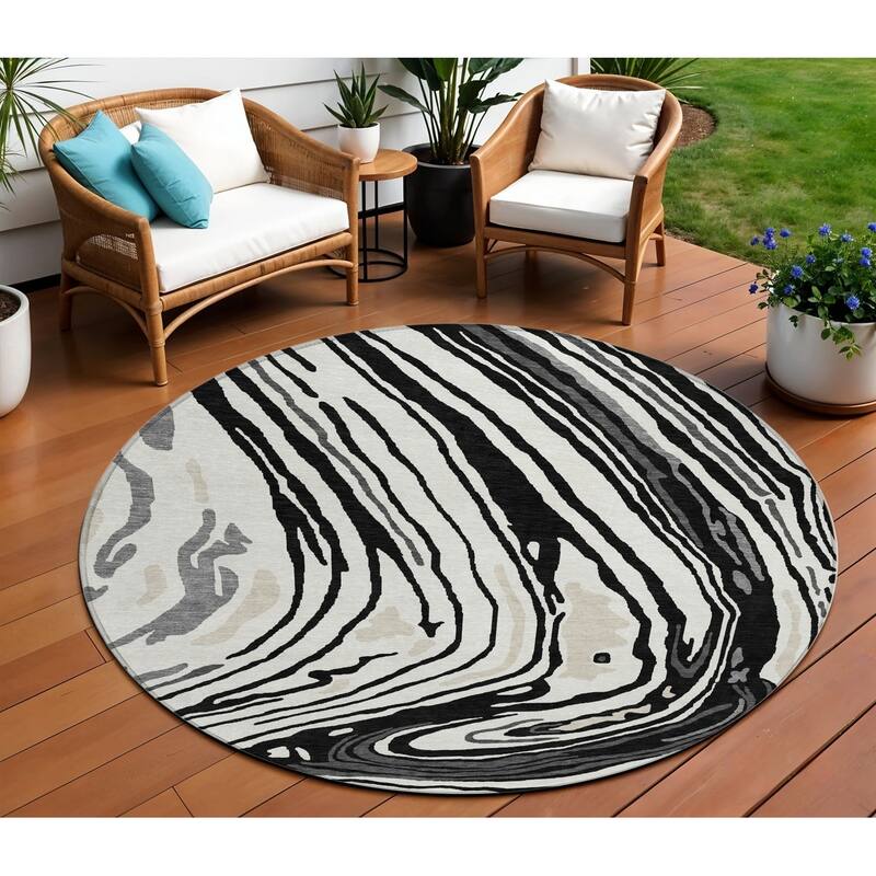 HomeRoots Abstract Transitional Rectangle Outdoor Rug - 8' Round