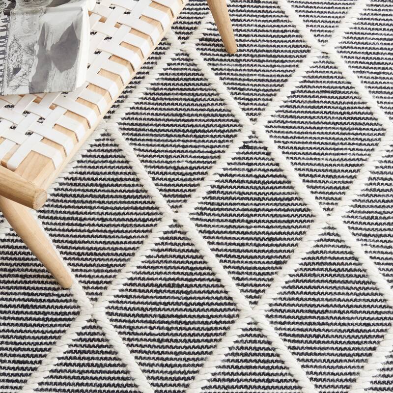 SAFAVIEH Handmade Natura Rachida Boho Wool Rug