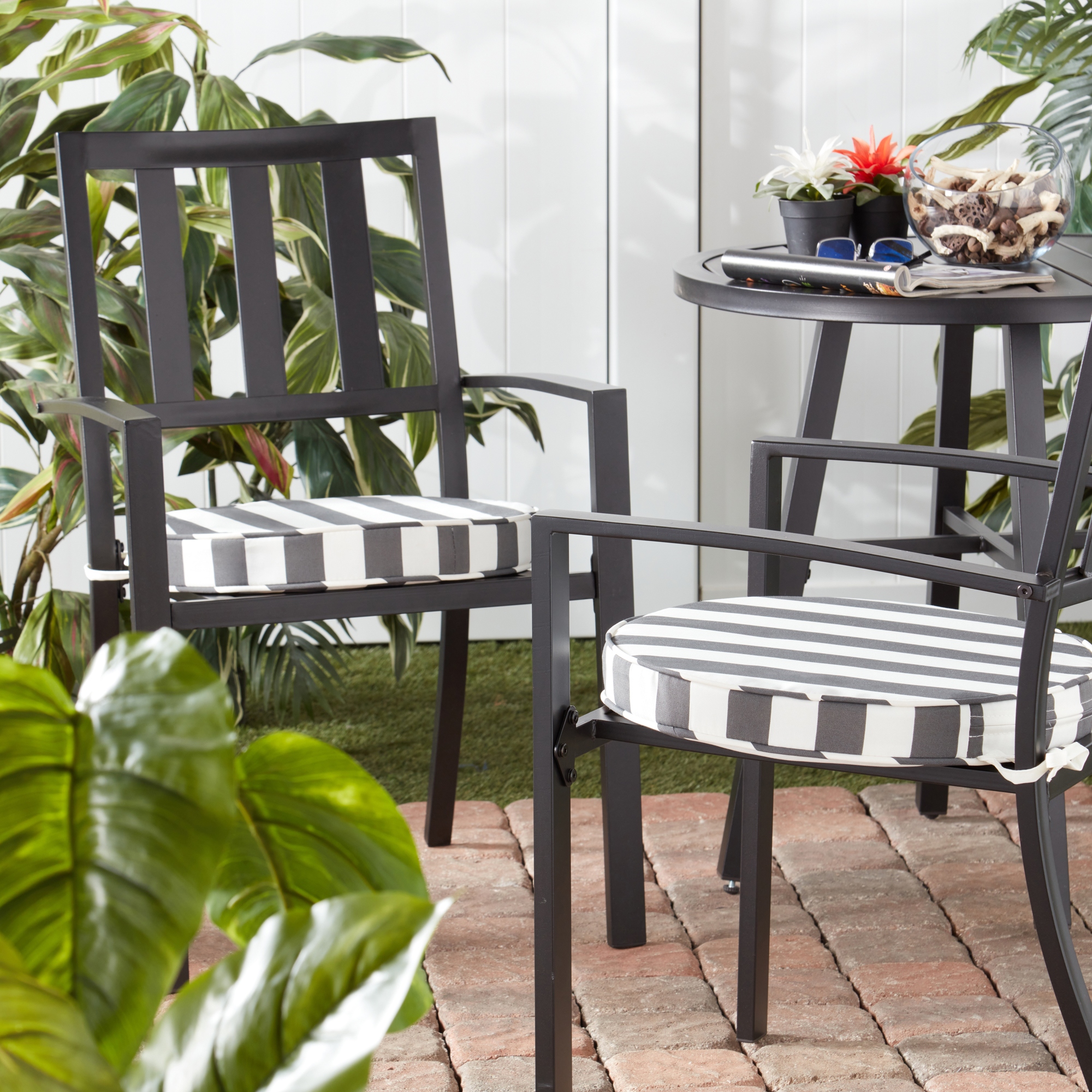 Round outdoor seat 2025 pads