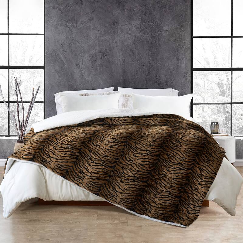 Home Soft Things FauxFur Sherpa Backing Bed Blanket