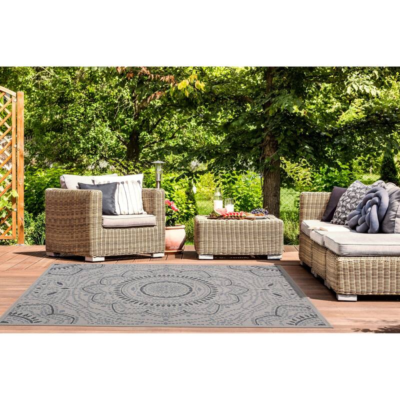 Porch & Den Portia Oriental Medallion Indoor/Outdoor Area Rug - 7'10" x 10' - Cream