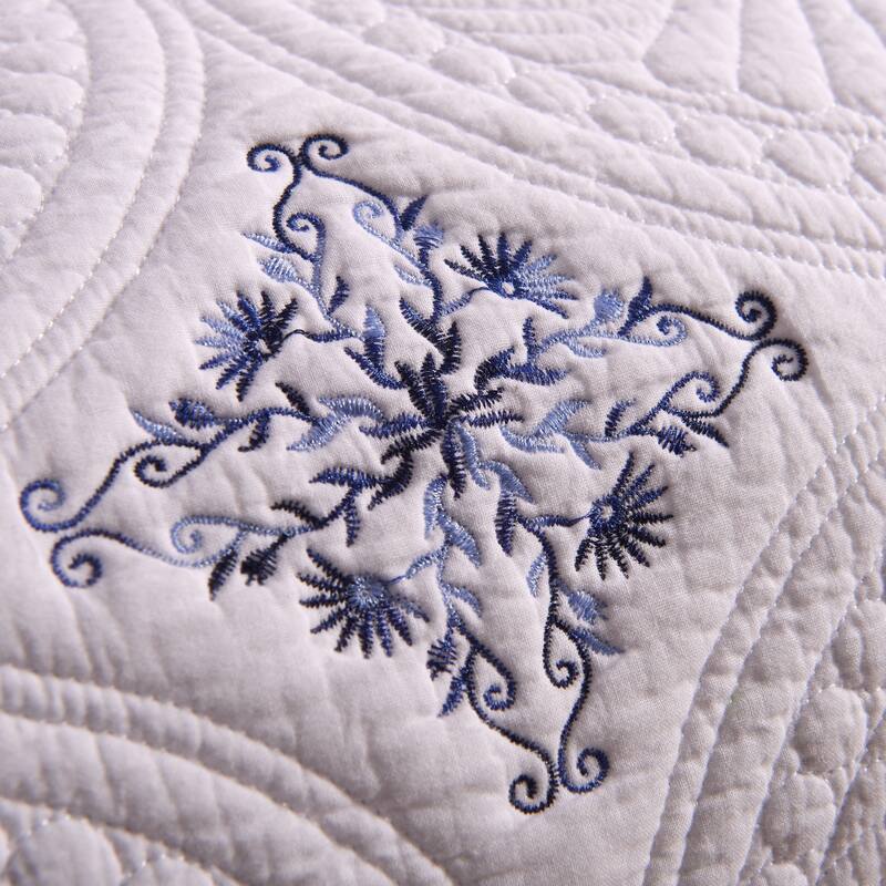 S&S Classic Medallion 3 Piece Cotton Quilt Set