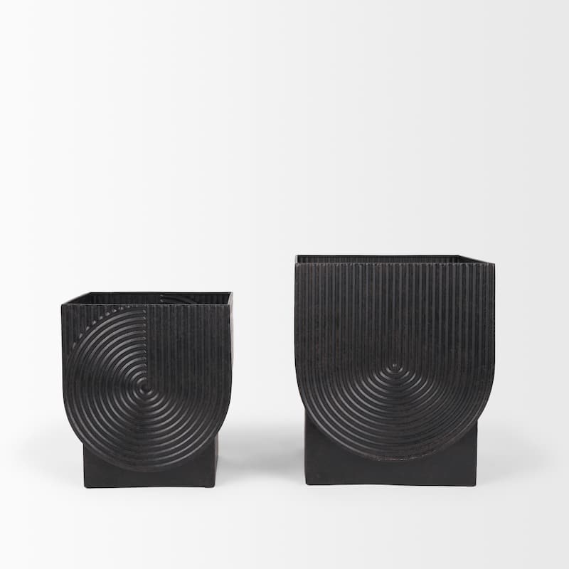 Medina Antiqued Black Metal Planters (Set of 2) - 9.5L x 9.5W x 11.0H