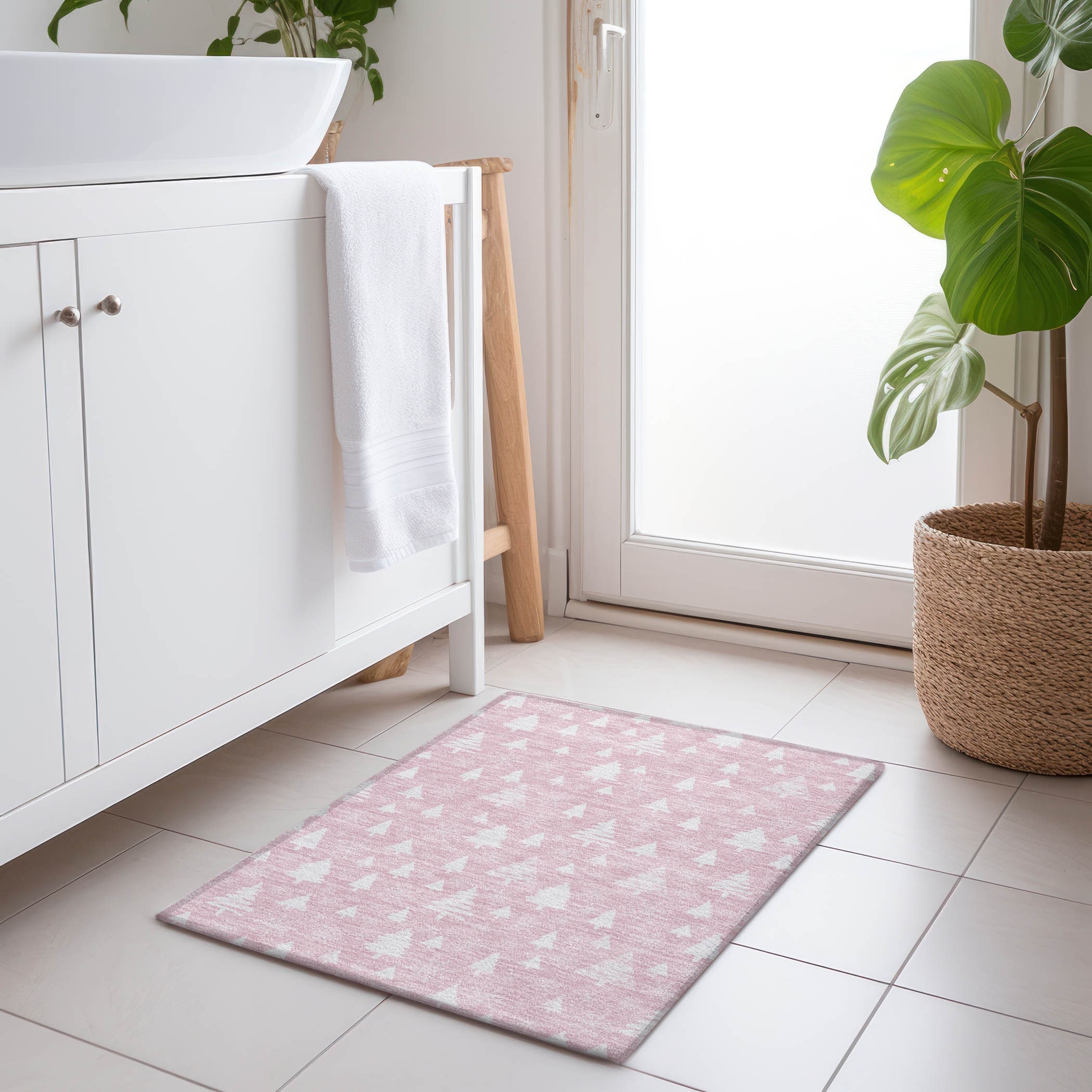 Machine Washable Indoor/ Outdoor Christmas Tree Snowflake Chantille Rug