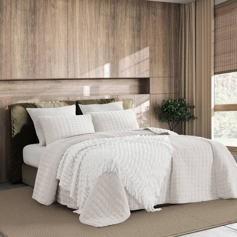 Wonderful Velvet 3 Piece Quilt Set