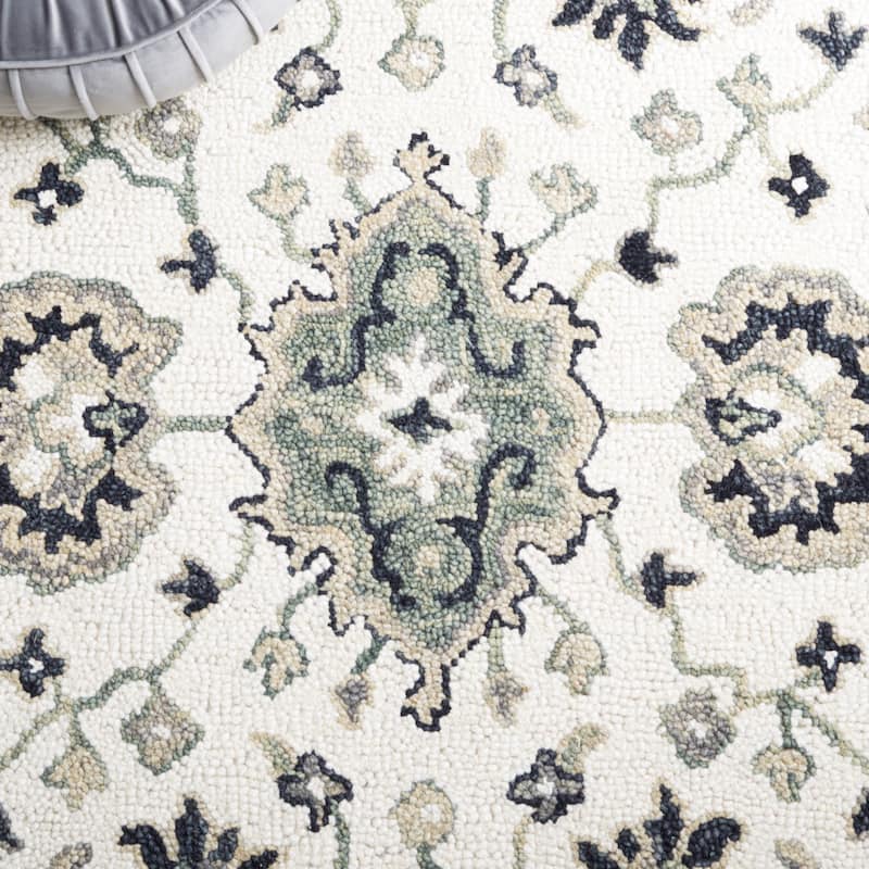 SAFAVIEH Handmade Aspen Nicasia Boho Wool Rug