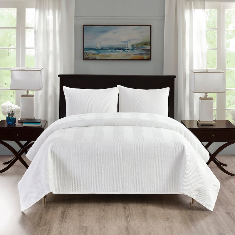 Pointehaven Heavy-Weight Oversized Chevron Design Velvet Quilt Sets - White - King - Cal King