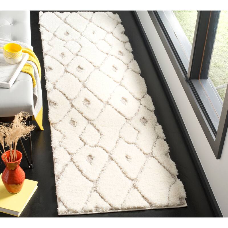 SAFAVIEH Olympia Shag Clytie 1.2-inch Thick Rug - 2'3" x 8' Runner - Cream/Beige