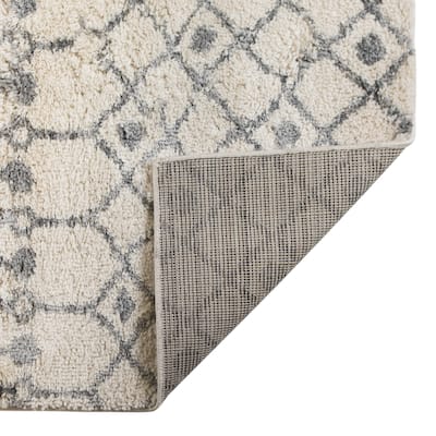 Qavun Geometric Stain Resistant Soft Area Rug By HomeRoots - 10' Runner