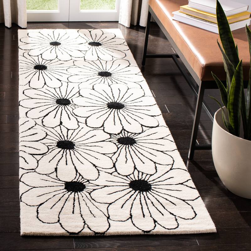 SAFAVIEH Handmade Soho Jenilee Daisies N.Z. Wool Rug - 2'6" x 8' Runner - Ivory/Black