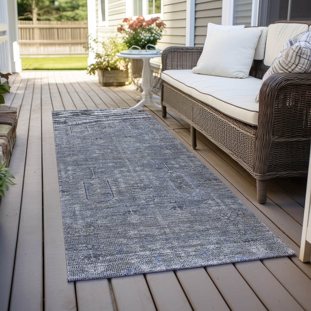 Machine Washable Indoor/ Outdoor Chantille Distressed Traditional Rug