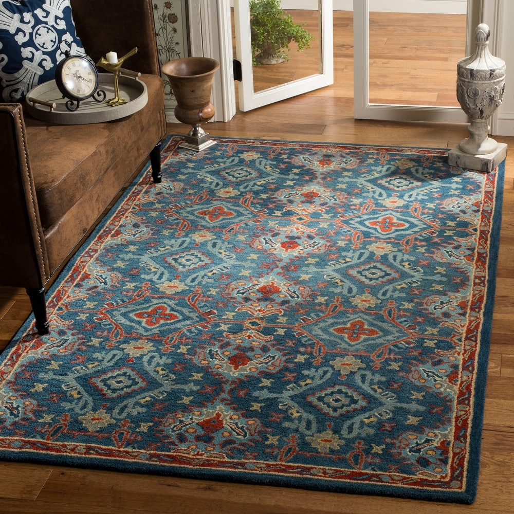 SAFAVIEH Handmade Heritage Pauliina Traditional Oriental Wool Rug