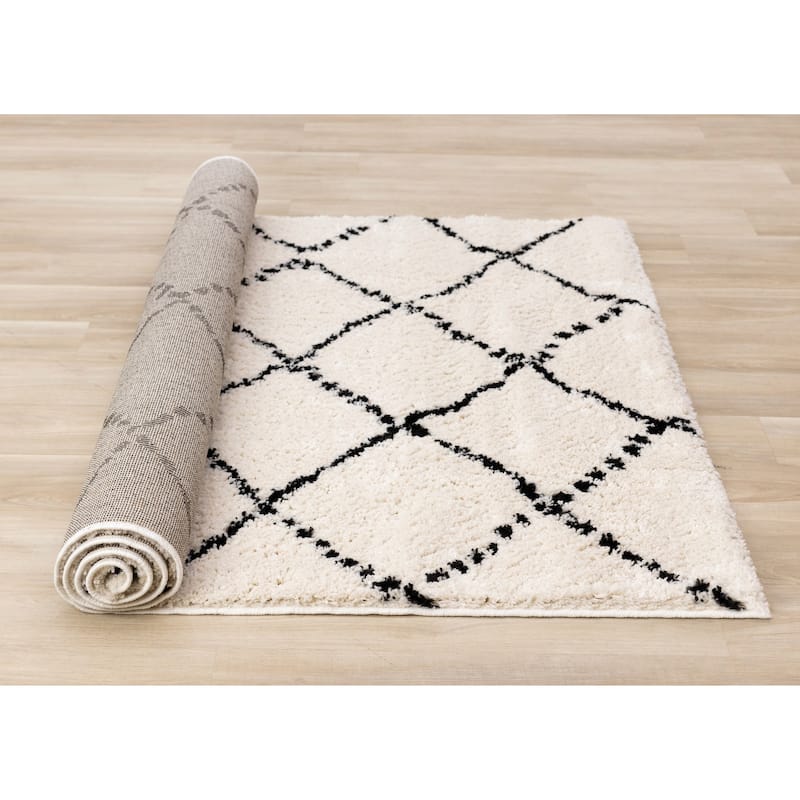 Cream Black Trellis Soft Shag Area Rug, 5'3" x 7'7"